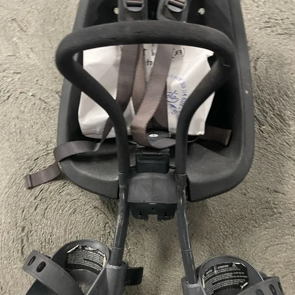 Thule Yepp Maxi Child Bike Seat, Black - Picture 4 of 11